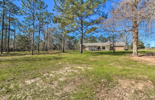 Green Acres Home with Fire Pit and Fishing Pond - Foto 32