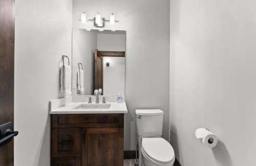 Snowghost Den-Luxury Ski In Ski Out Home Sleeps 9 with 3 Bedrooms 2 and a half Bathrooms and Private Hot Tub - Foto 27