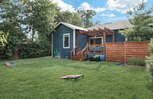 Getaway Near River Walk DT Yard BBQ Pet Games - Foto 4