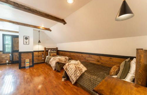 Mountain High Cabin with hot tub fire pit & indoor pool - Foto 23