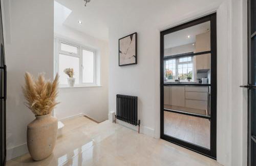 Award winning 2026 Stunning Modern 2 Bedroom Apartment in Mill Hill next to Train Station! - Foto 30