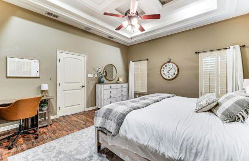 1 Mi to Vackar Stadium Roomy Retreat with Pool - Foto 13