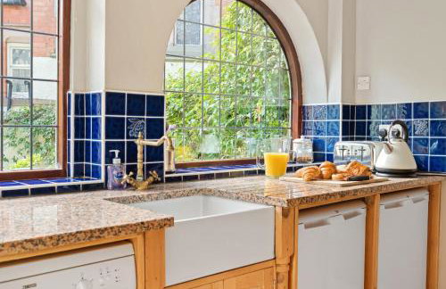 Beautiful Secluded 2 Bedroom Coach House - Foto 31