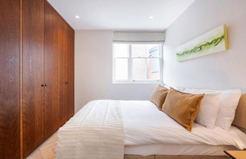 Covent Garden 2 bed 2 bath duplex - Photo 20