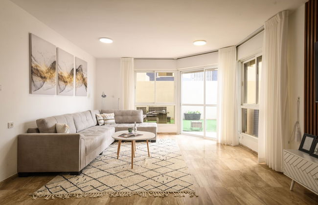 Seaside Escape with Private Patio by Sea N Rent - Foto 27