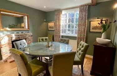Northbrook Cottage, Farnham, up to 8 adults - Photo 3