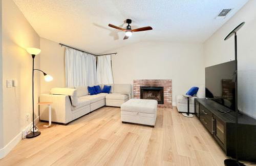 Spacious 4BR Family Home Free Parking, Fast WiFi, Near Galleria & Fountains - Foto 6