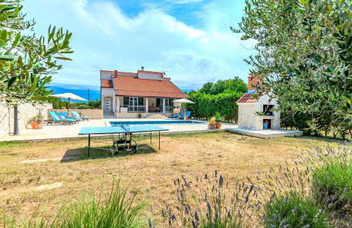 Holiday House Paula sa privatnim grijanim bazenom na mirnoj lokacija blizu mora - Foto 39
