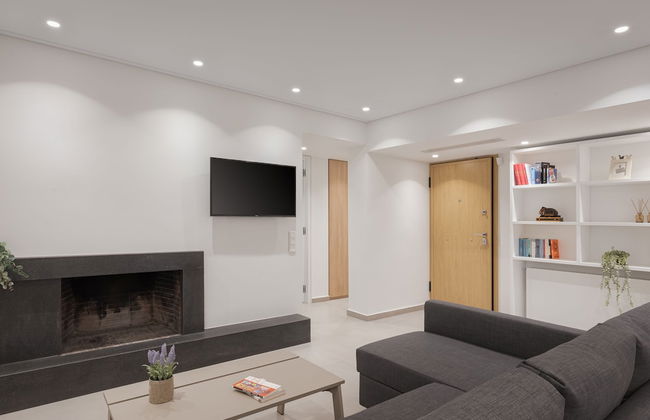 Athenian Riviera Secluded Apartment - Photo 2