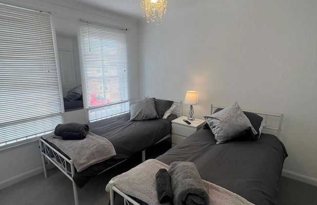 Ayr Refurbished May 2024 3 Bedroom 140m2 Detached House With Private Gardens - Photo 6