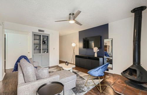 Your Modern King Suite Getaway - Sleeps 4 - Pool, Prkg - Foto 25