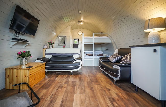 Deluxe Glamping Pod With Hot Tub in Frodsham - Photo 7