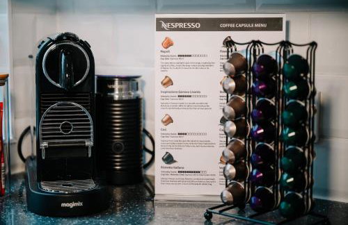 Spacious 4-bed Ample Parking Fast WiFi Contractor Family Friendly - Photo 5