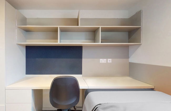 For Students Only Canvas Manchester - Foto 11