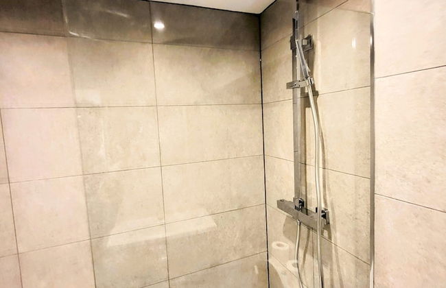 Large Modern House with Parking - Photo 64