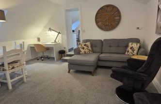Modern and spacious 2 bedroom apartment with free parking - Photo 9