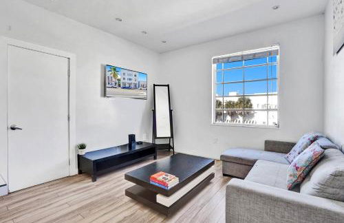 Coastal 2BR Escape | Walk to Beach & 2 Queen Beds - Foto 42