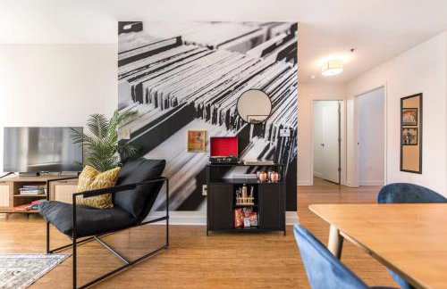 Center of DT walking distance to many venues - Foto 5