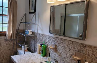 East Granby with AC and WiFi 3 minute to Bradley - Foto 38