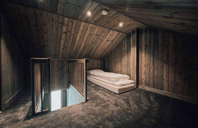 Modern Mountain Cabin - Outdoor Hot Tub - 8 Beds - Photo 36