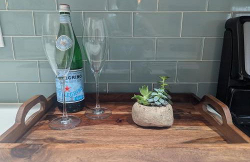 Tranquil Getaway Cottage in Charming, Bethel CT - Foto 8