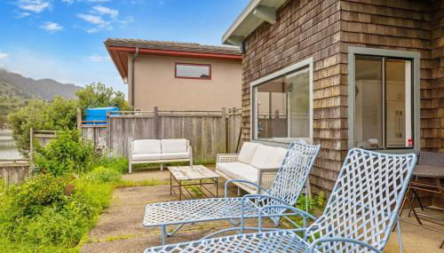 Dockside getaway with hot tub & dock - Foto 2