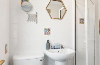 LARGE HOUSE with FREE PARKING - Foto 17