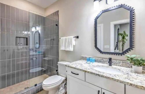 Luxury four-story Home, Rooftop Deck with views, PingPong! Sleeps 12! - Photo 22