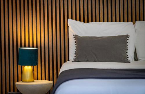 Modern City Centre Townhouse sleeps 10 & Parking - Foto 32