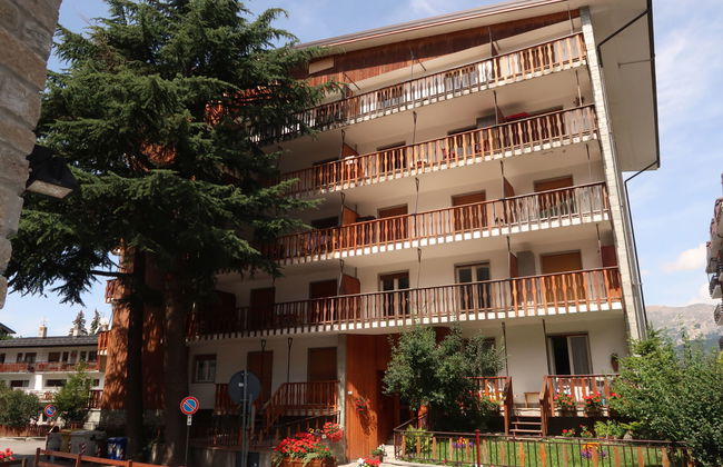 2 bedroom Apartment in Sauze d'Oulx with garden - Photo 2