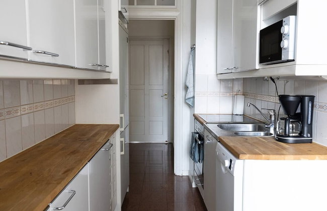 2ndhomes Cozy 2BR Home w Balcony & Sauna - Foto 13