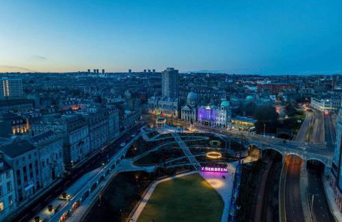 Modern City Center 2 Bedroom Apartment - Foto 8