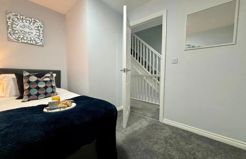 Eskdale Townhouse- Spacious 4BR ,Crawley, Free Wifi, Parking, fully equipped, contractor friendly, temporary relocations welcome, near Gatwick Airport - Foto 18