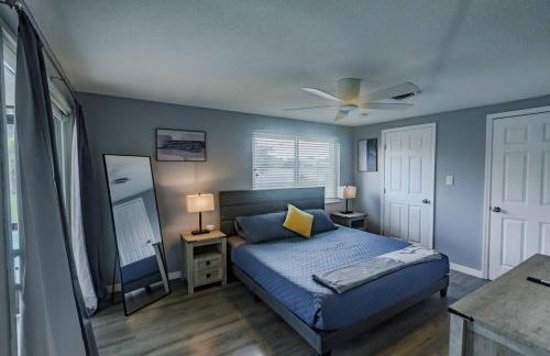 Spacious Backyard & Pool Retreat - 5 Mins to Beach - Foto 2