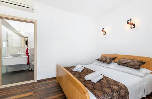 Seaside Villa near Trogir - Poljica - Photo 29