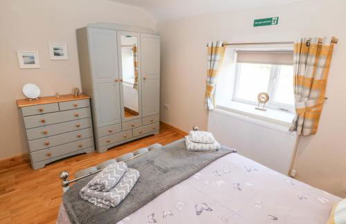 Min-y-rhos - Photo 16