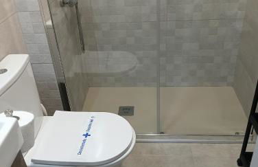 Near beaches large private patio, aircon & community pool - Foto 14