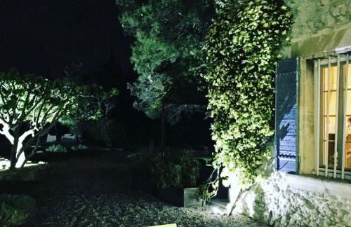 superb prestigious mas with pool in the countryside of caumont sur durance, close to avignon, sleeps 8 - Foto 11