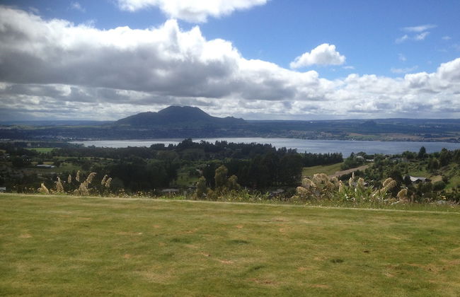 The Lakeview House Apartment - Photo 11