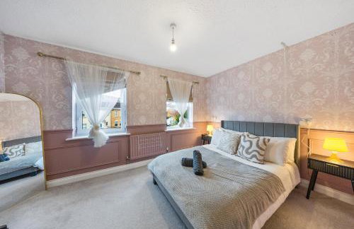 Cozy 2 Bedroom House with Driveway Parking & Garden - Foto 10