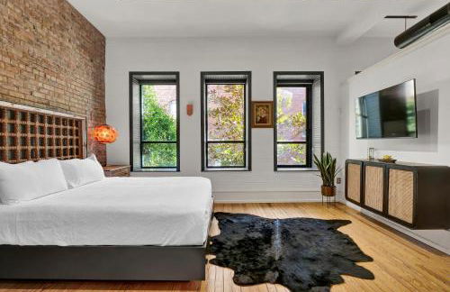 Luxe 220 Suite 2 - Photo 25