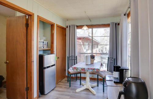 Great for Fishing! Lakefront Studio in Hemphill - Photo 4