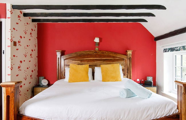 Tranquil Luxe in Country Cottage - Photo 21