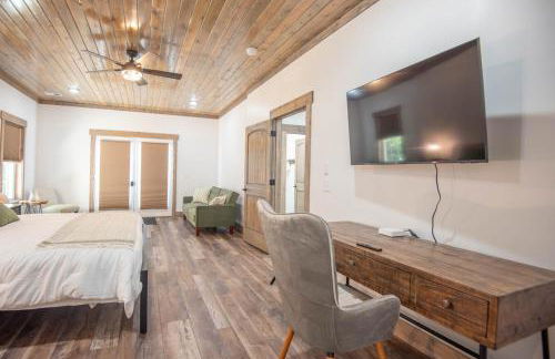 Tucked away in the woods - minutes to the New River - Acreage to explore! - Foto 25