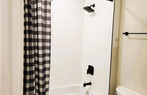 Cozy King Suite in the heart of Towson - Foto 15