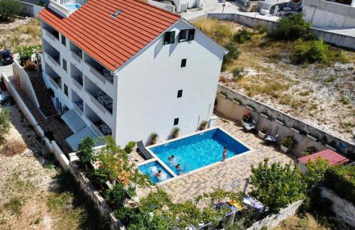 La Perla Apartments 2 - Photo 9