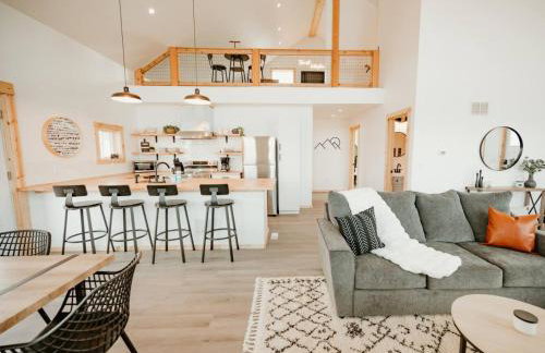 New Cabin Pet Friendly With A Game Room And King Beds - Foto 43