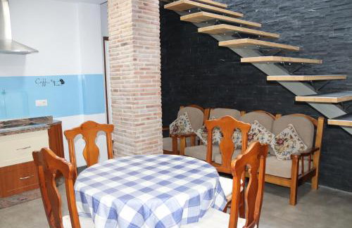 Casa llena de vida con patio y terraza - Photo 6