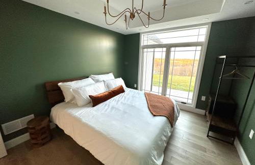 New Farmhouse, King Beds, Game Room, Hot Tub & View! - Foto 19