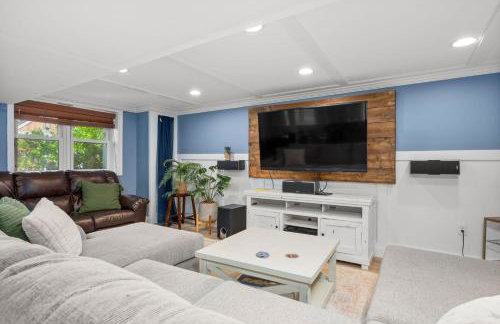 Cape Cod Retreat: A/C, WiFi Pet Friendly - Photo 1